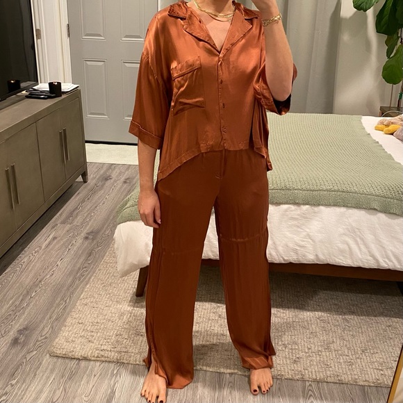 Co ord Two Piece Set Satin Effect - Picture 2 of 7